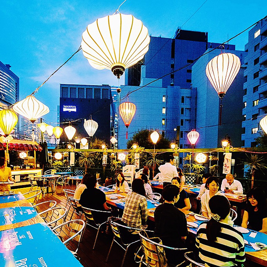 紀伊国屋を過ぎて1分くらい歩くと【ベトナムガーデン】の入り口発見♪扉はエレベータ上がって2階！