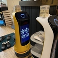 【配膳ロボット】当店では感染症対策の面も踏まえ、配膳にロボットを使用しております。