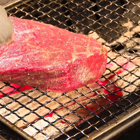 「毎日でも食べたくなる美味しい牛肉」。炭火で焼き上げる国産牛をリーズナブルに◎