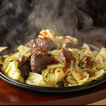 【鉄板よろず炒め】よろずの鉄板メニュー。迷ったらこれ！