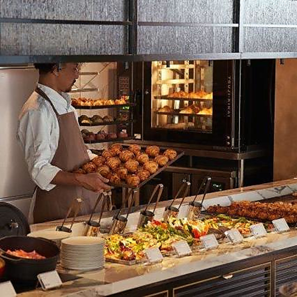 【焼き立てパンが食べられる】パンとデリサラダのビュッフェ付き生パスタのランチが2800円～(税込)♪