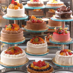 《誕生日・記念日に☆》ホールケーキ各種⇒2500円以上のホールケーキのご予約で焼菓子サービス！の写真