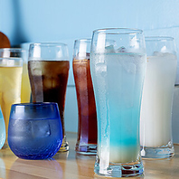 ハイボールやカクテル、泡盛など豊富なメニューで乾杯！