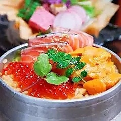 鮭ハラスといくらの釜飯