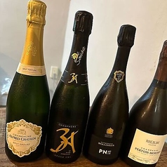 お料理に合う【ワイン】とのペアリングを楽しめる。