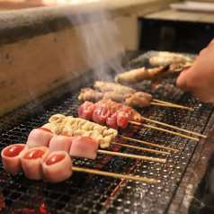 深輪養鶏の地鶏を炭火で焼き上げるこだわり。