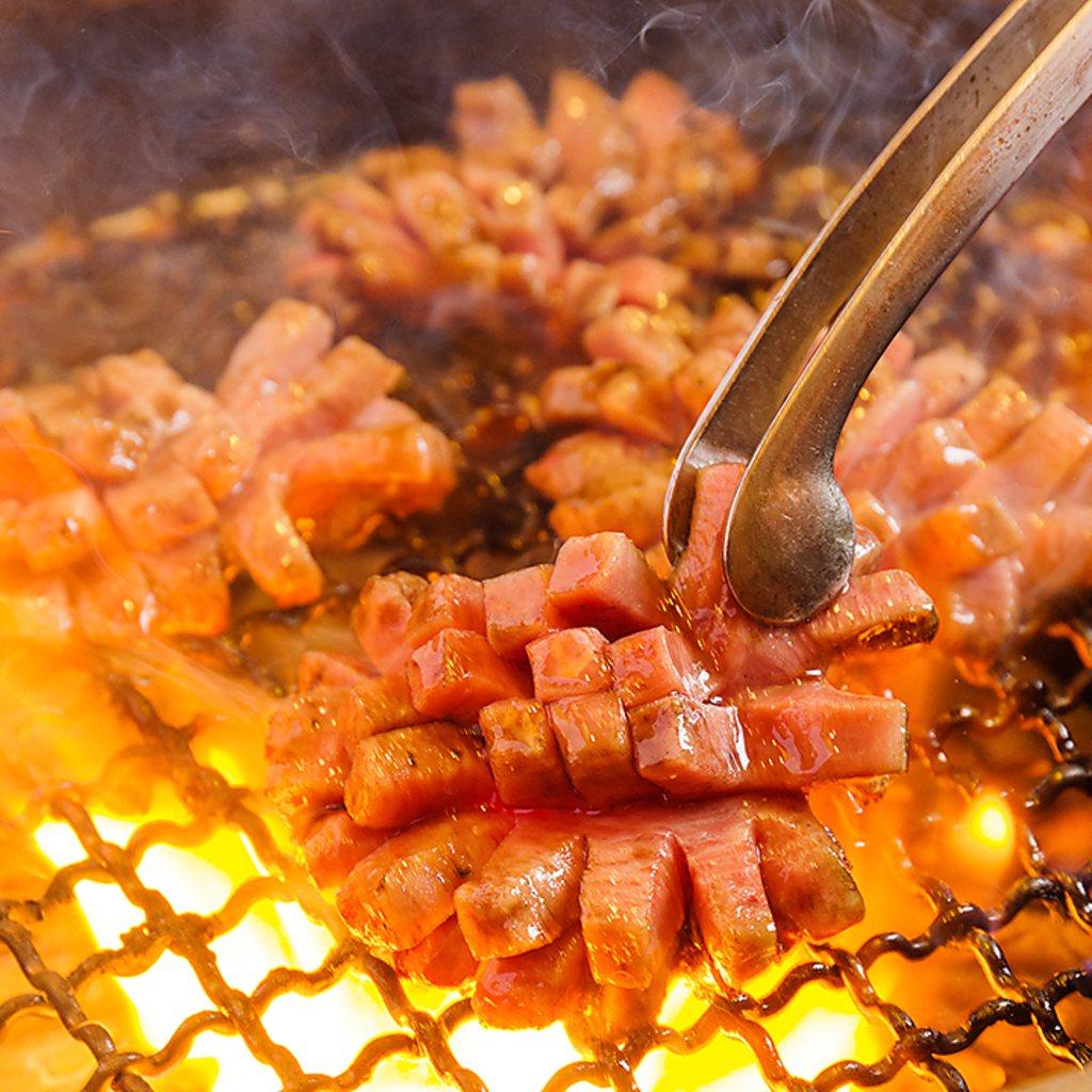 カットを施した厚切りタン！柔らかさを存分に引き出します。