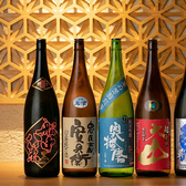 【全国の地酒】日本全国からオーナーが取り寄せた本格焼酎に地酒♪なかなかお目にかかれないお酒もございます！本格焼酎ブームの中、昔ながらの伝統を守り醸す最高の「日本酒」をメインに、全種「試飲後」に商品化。こだわりの地酒が季節ごとに楽しめます。ご予約で個室確約♪