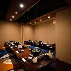 完全個室は全９タイプ御座います。繋げたり区切ったりする事で様々なニーズにお応えできます。何名様でも完全個室でお寛ぎ下さい。