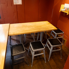 ゆっくりお話しできるテーブル席