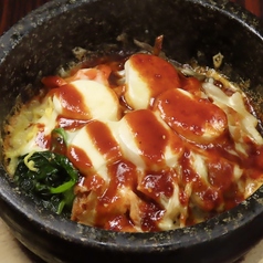韓国餅とチーズの石焼ピビンパ