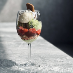 抹茶と苺のパフェ