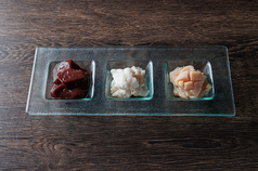 ホルモン三種盛り(塩/味噌)