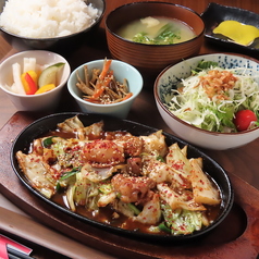 ボリューム満点定食メニューが充実◎単品もご用意♪