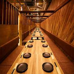 ◆ ご宴会に◎大人数でも安心!◆ テーブル&ソファ席。人数に応じて最適なレイアウトを考えます。お気軽にご相談ください♪