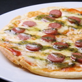 料理メニュー写真 ソーセージのマルゲリータピザ