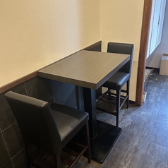 【テーブル席：2席×2卓】