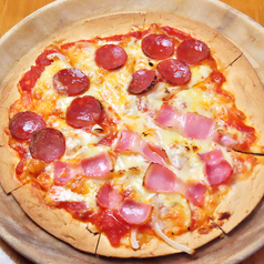 夜は落ち着いた雰囲気のダイニングバー