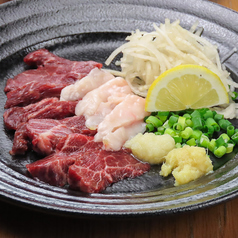 熊本名物馬刺し（霜降りや赤身刺しがあります。）