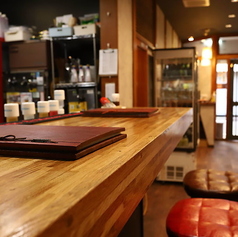 お一人様のご利用はもちろん、デートにもおすすめのカウンター席。