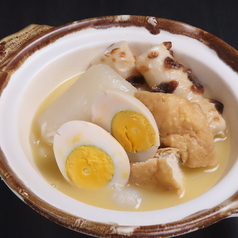 奥深いコクと旨味！日本酒との相性も抜群な鶏出汁おでん五種盛り合わせの写真
