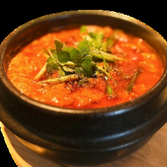 牛肉と野菜の旨辛ユッケジャンスープ