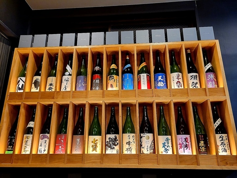 日本酒専門店　利き酒師である店長が厳選した日本酒を「錫」の酒器に注いでご提供！