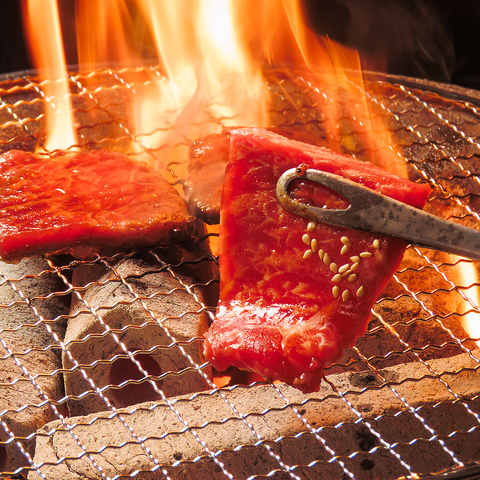 原価価格でご提供！炭火焼きで県産和牛や海鮮を味わえる大通りの名店！飲み放題も◎