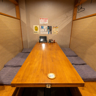 少人数での飲み会に最適な落ち着きあるテーブル席