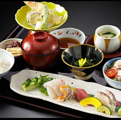 鮮魚の造里3種盛り・海老と野菜の天麩羅・選べるデザートなどを気軽に楽しめる『和御膳』