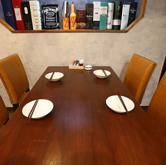 ご友人やお仲間との集まりにぴったりなテーブル席。