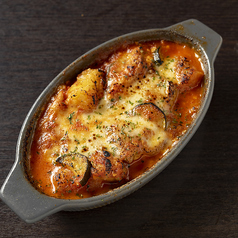 日南鶏のガリトマチーズ焼き