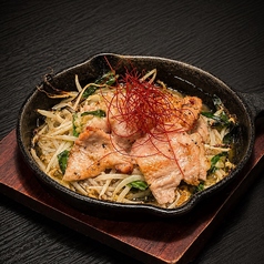 牛ホルモン鉄板焼き(塩だれ)