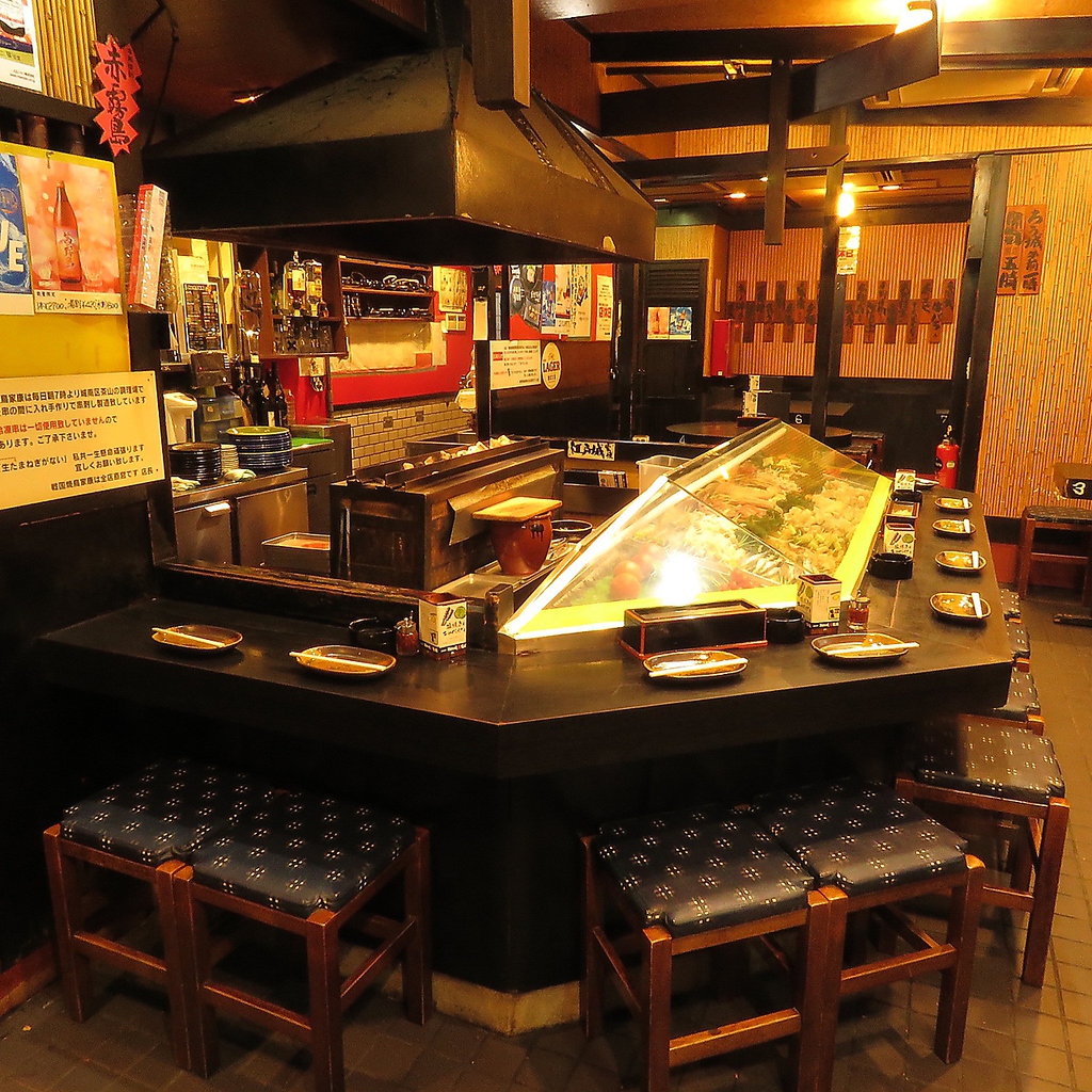 座敷、カウンター席、テーブル席、様々なシーンにお使いいただけます。宴会利用もお一人様も大歓迎。