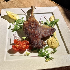 骨付き鴨もも肉のコンフィ　ティジョンマスタードを添えて