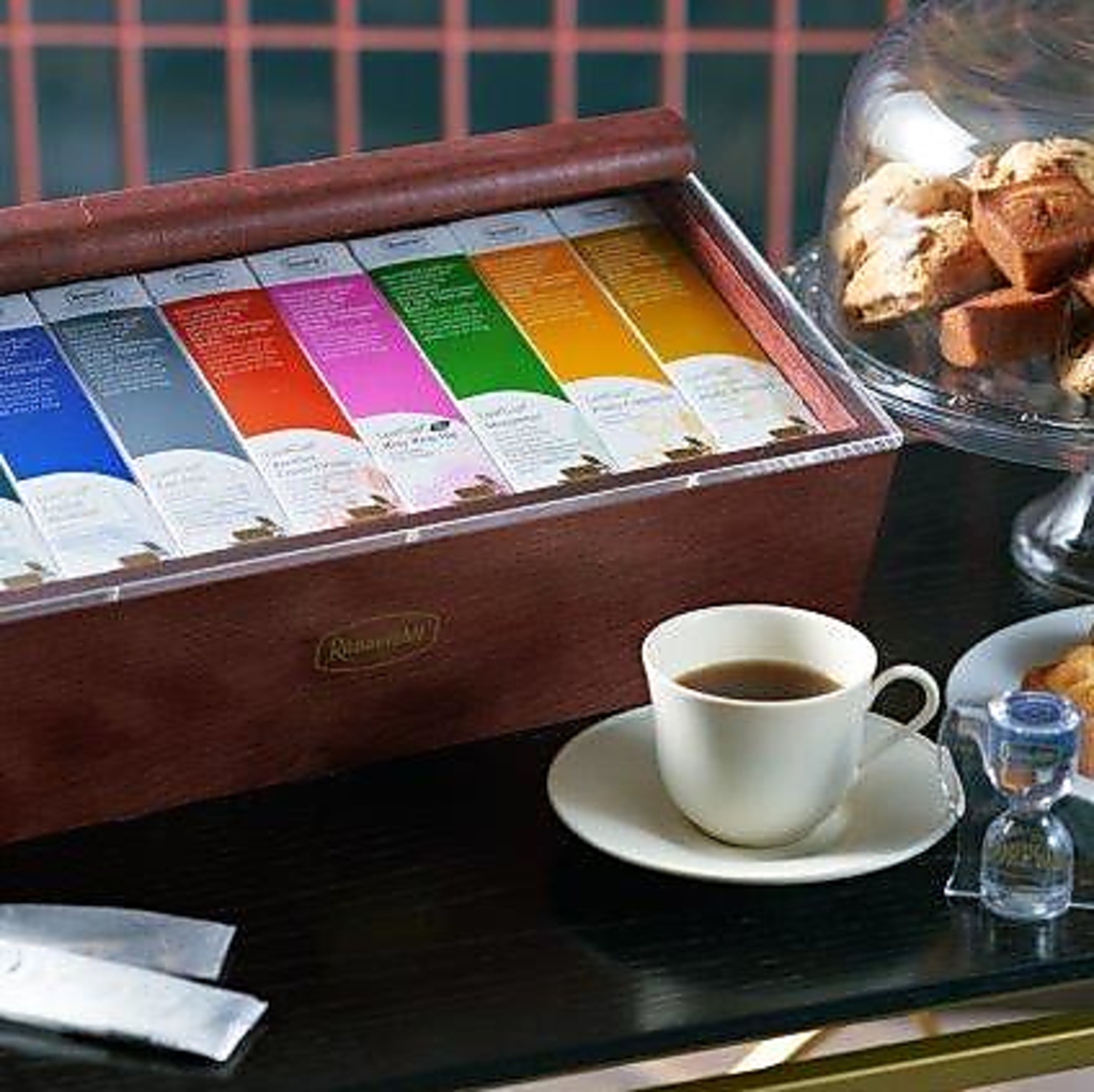 【選べる12種類のロンネフェルト】ティーブックをお持ちしますのでスタッフまでお申し付けください！