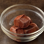 【〆のデザート】焼肉の締めに欠かせないデザート！縁　新宿東口店ではデザート全て180円均一！アイスはチョコや抹茶など人気の味を取り揃えております♪イチゴそのままも？！