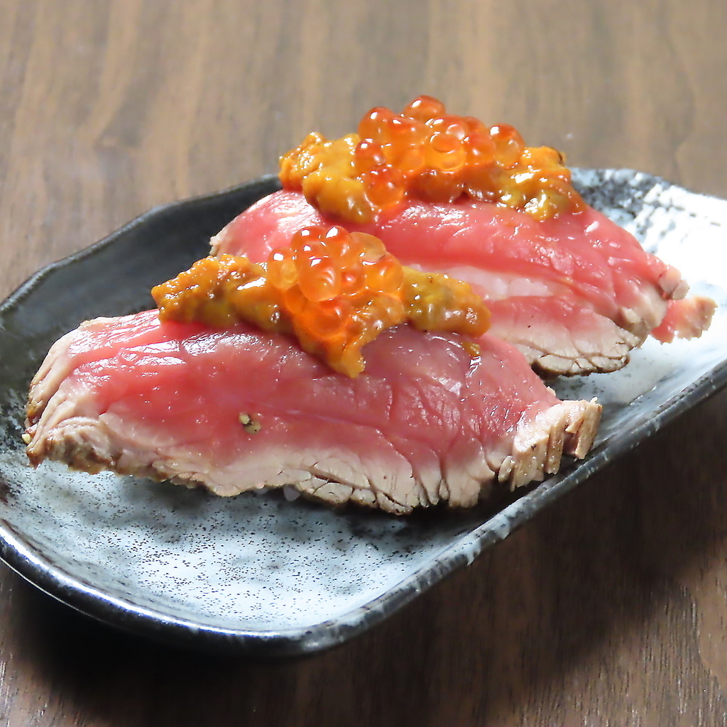 “馬～～～い”「うにイクラの握り」馬肉といくらで、味・見た目・健康の三拍子が揃った逸品です。