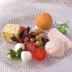 彩り前菜の盛り合わせ