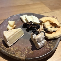【チーズの種類も充実】お好みのワインと一緒に