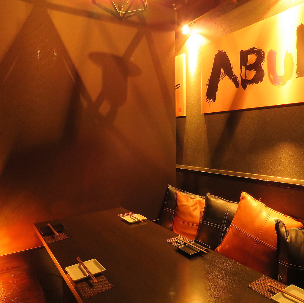 最大16名様までOKの掘りごたつ席。