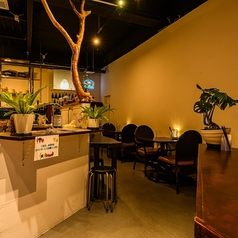 【気軽に夜カフェを楽しんで♪】お友達と今日はお洒落な居酒屋で飲みたい気分♪リゾート感のある店内は気の置けないご友人との時間を過ごすのにもおススメです◎