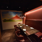 赤身肉とお酒の相性を考え、こだわりのお酒をセレクト。