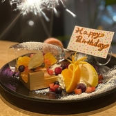 大切な人との特別な日には上質なお肉をご堪能頂き、食事の最後にはデザートプレートをご用意！クーポンご利用のご予約で通常2000円のところ、無料でご提供いたします（前日までの要予約）。