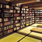 漫画を楽しむことができる畳スペースがございます！種類豊富に取り揃えておりますので、お気に入りの一冊がきっと見つかる♪お食事や入浴以外のお時間も退屈することなく楽しめるのが当店の魅力です♪他にも無料で利用できるマッサージ機等がございますので、思う存分お楽しみください☆皆様のご利用お待ちしております！