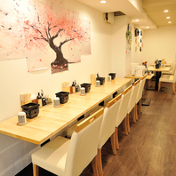 明るい雰囲気で一人でも安心！居心地の良い店内環境〇