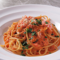 料理メニュー写真&nbsp;ズワイガニとエリンギ茸のトマトクリームスパゲッティ