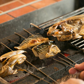 〈焼くなら炭火に限る！〉 厳選魚介は焼いても美味い。特に、表面を素早く焼いて旨みを逃さない「炭火焼き」は別格です。一口食べれば食材の旨味はジュワっと溢れだします♪塩焼きはもちろん、西京焼き、酒粕焼き…など、様々な調理法でお届けします◎ 