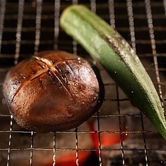 じっくり焼き上げる音や香り。ライブ感たっぷり炉端焼き
