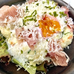 生ハムと温玉のポテトサラダ